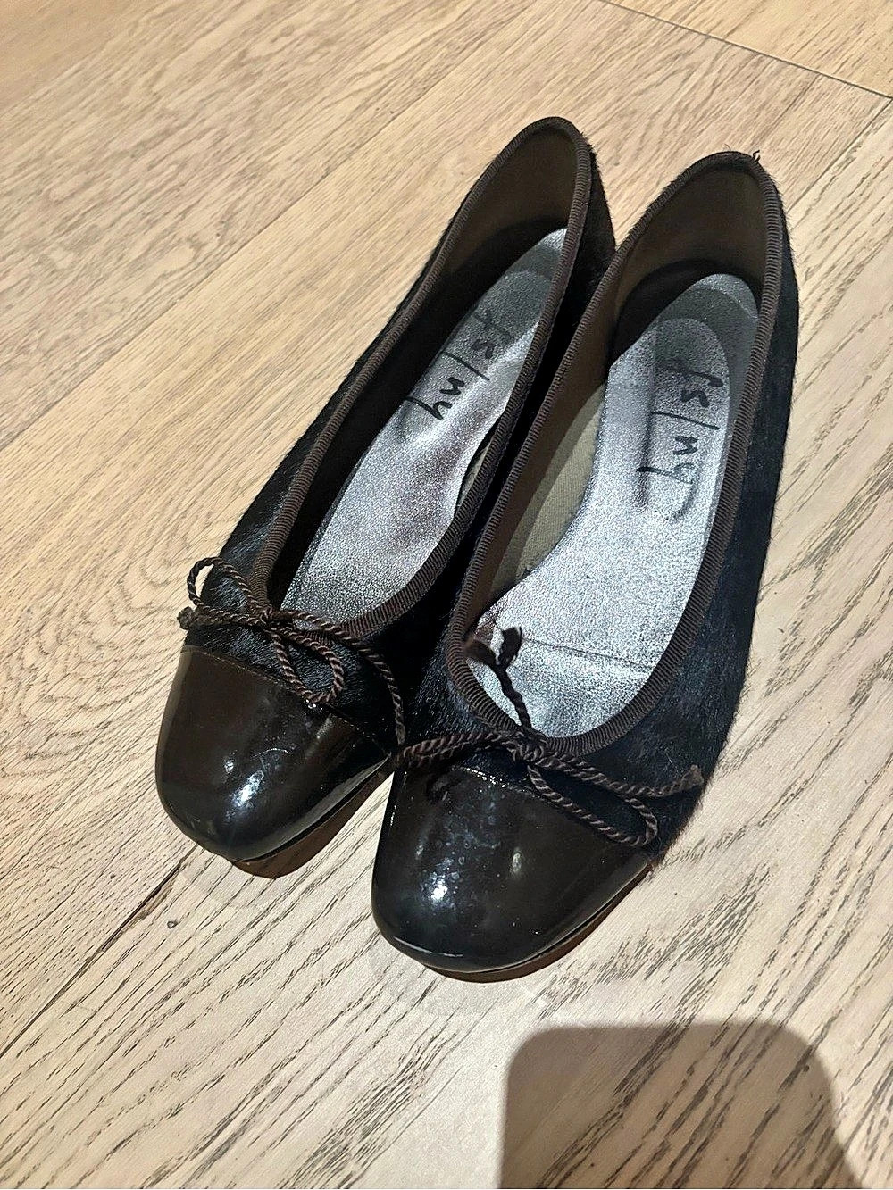 French Sole Black Bow Heels